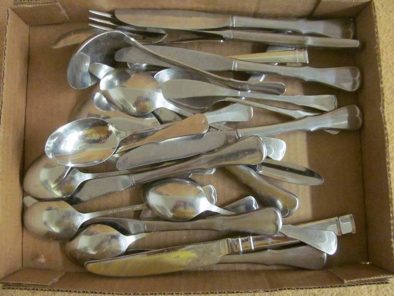 lot 82 image: flat ware