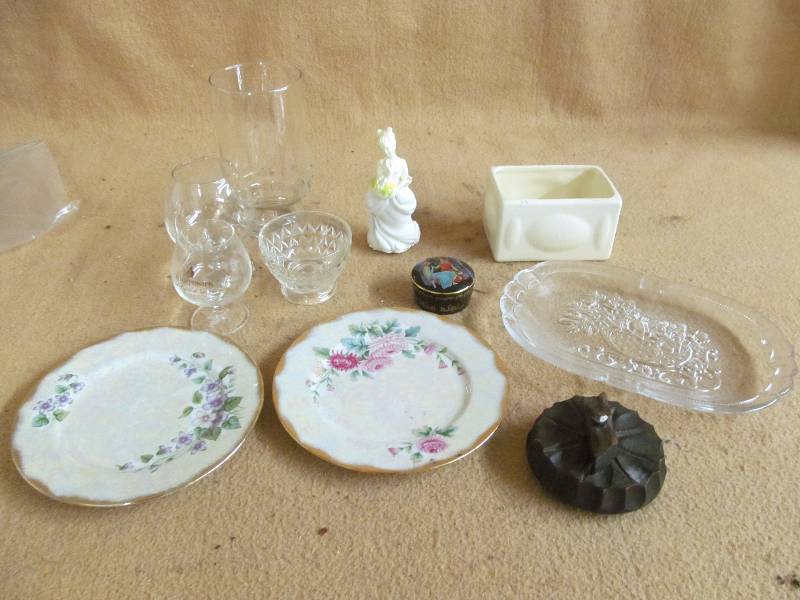 lot 83 image: glassware, serving bowl