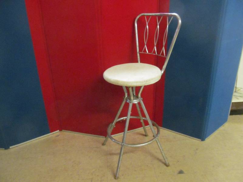 lot 89 image: kitchen stool