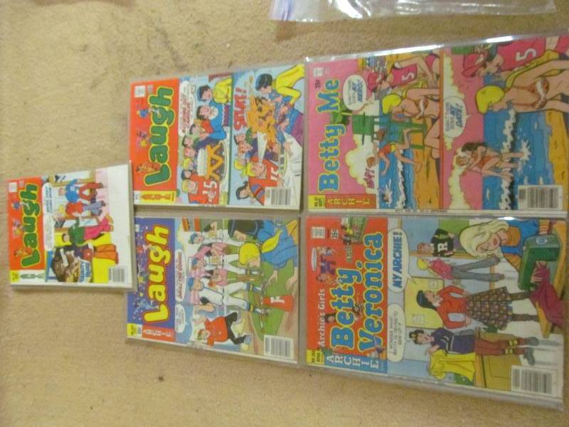 lot 141 image: Comics