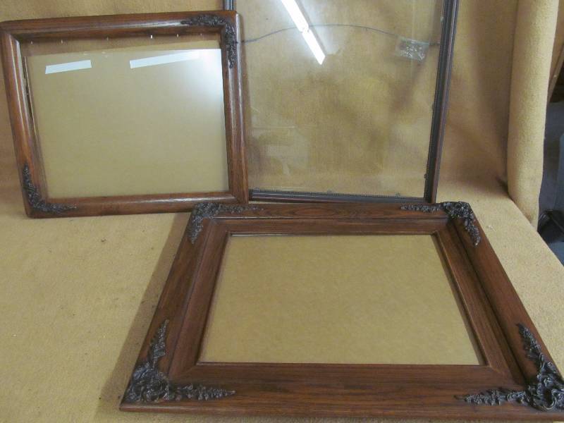 lot 166 image: Picture frames
