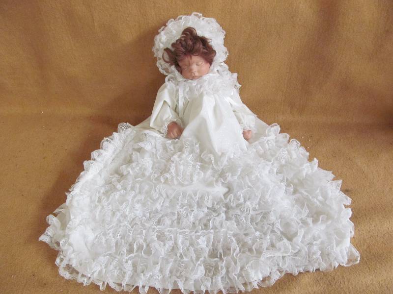 lot 184 image: doll