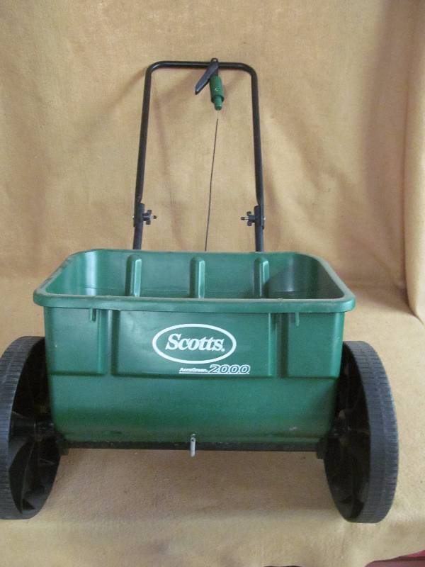 lot 185 image: fertilizer spreader