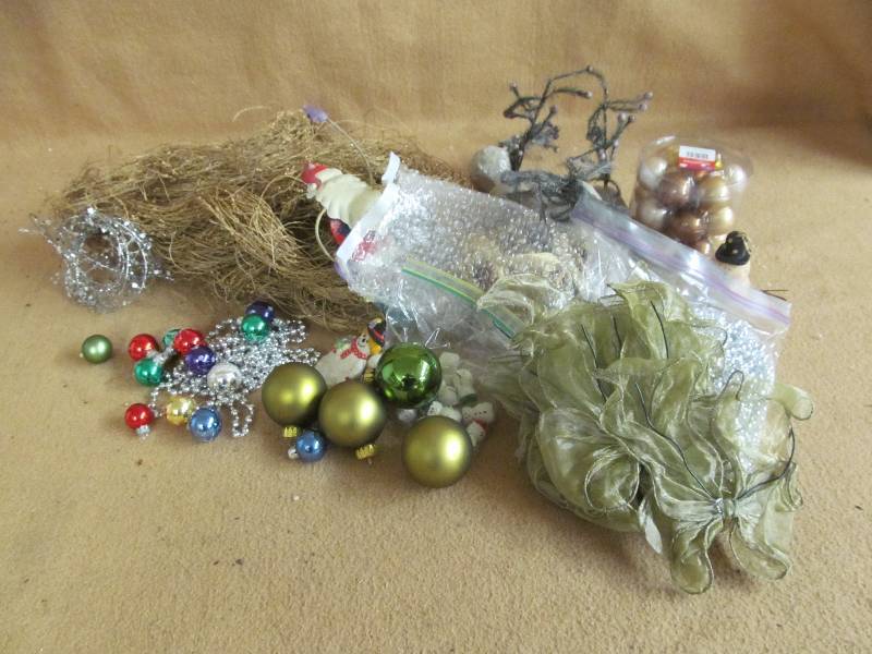 lot 193 image: crafts