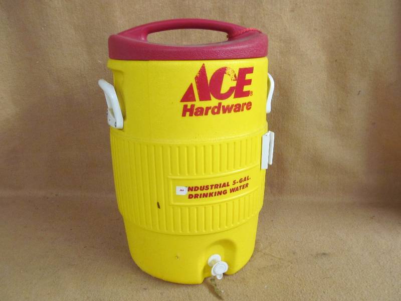 lot 195 image: beverage cooler