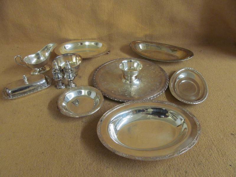 lot 207 image: serving trays