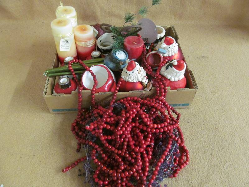 lot 209 image: Christmas dcor