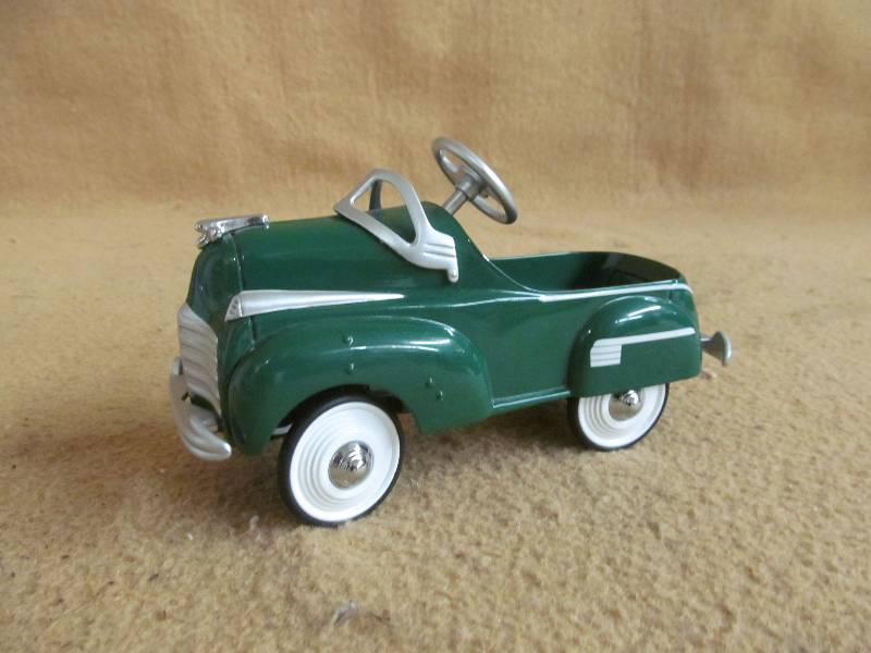 lot 213 image: Kiddie car classics