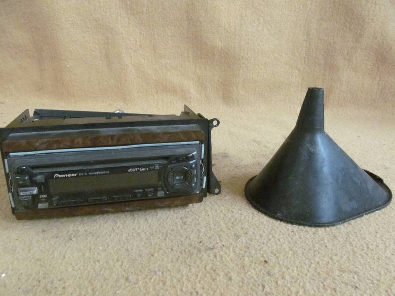 lot 236 image: car stereo, funnel