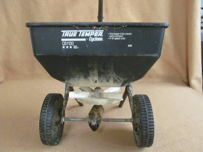 lot 238 image: fertilizer spreader