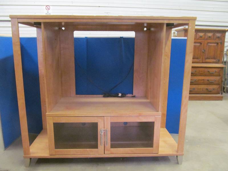 lot 246 image: entertainment center