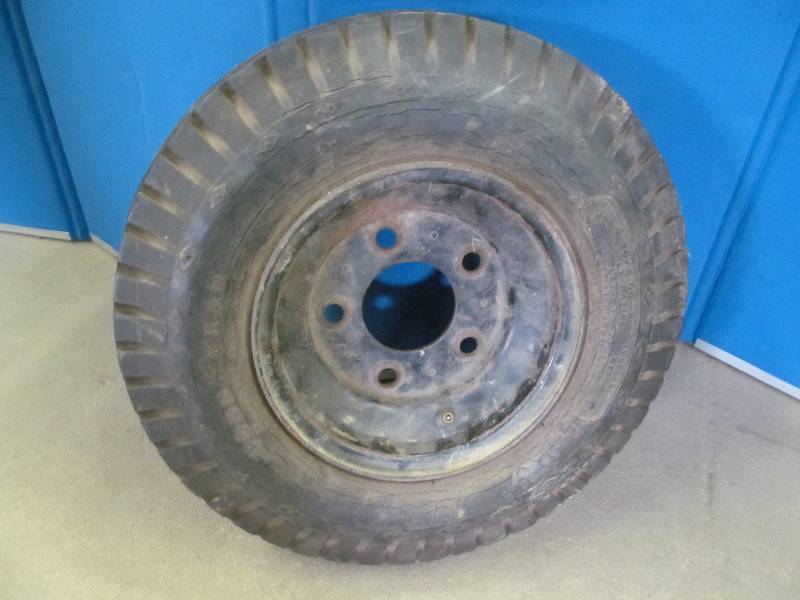 lot 248 image: trailer tire