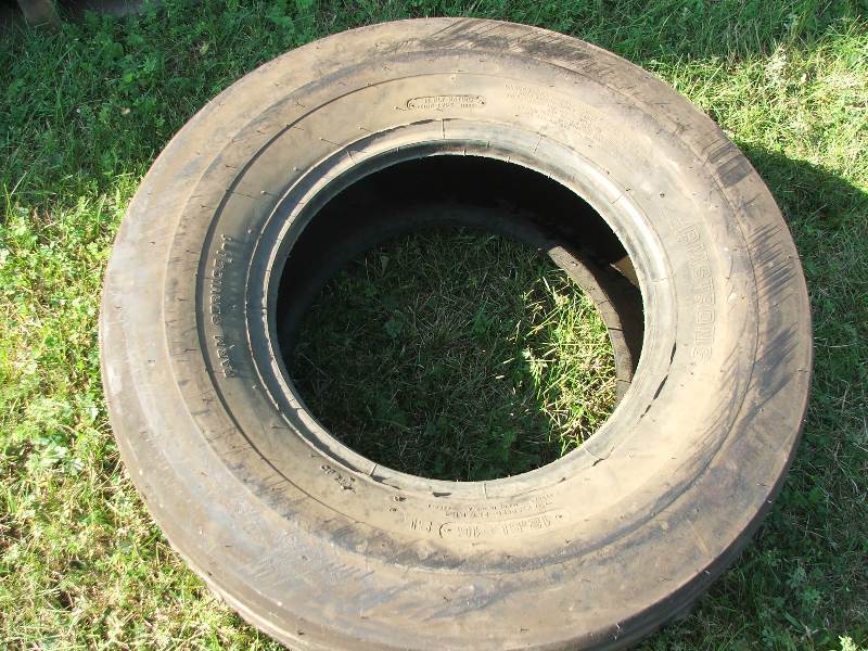 lot 19 image: 12.5L-16 14ply Armstrong Tire