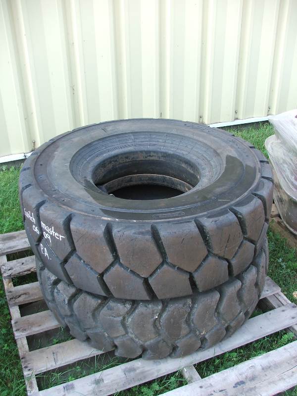 lot 21 image: 2 forklift tires 36x11x15