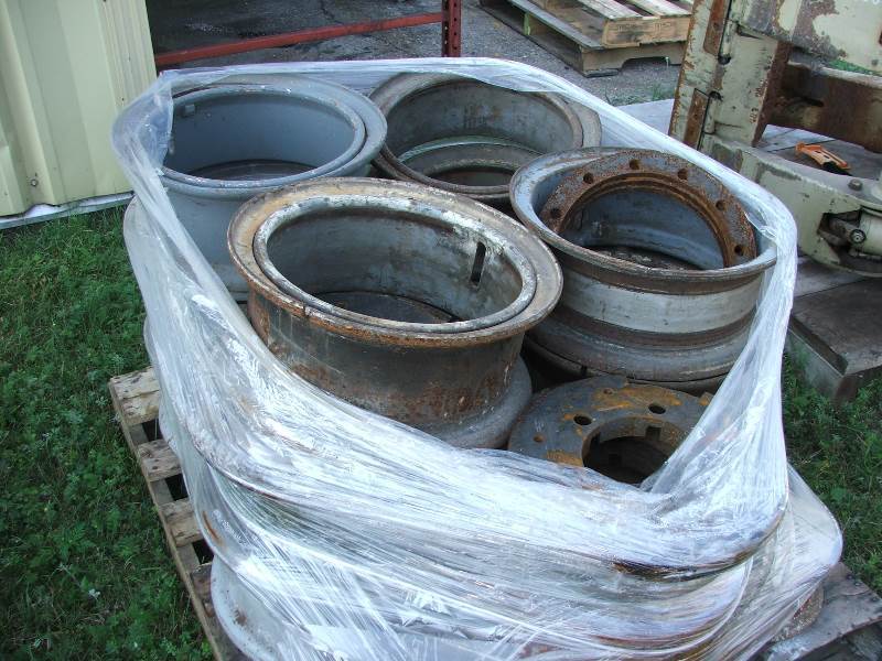 lot 23 image: 12 forklift Rims, 15 steel with rings
