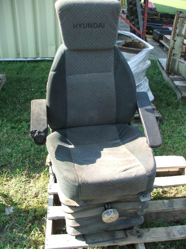 lot 25 image: Suspension Seat from Hyundai Loader