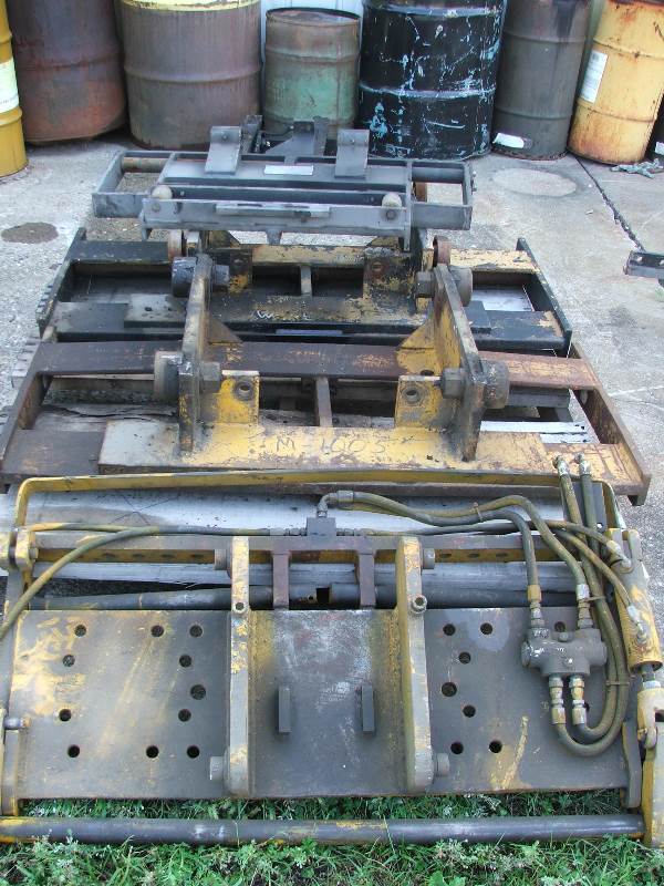 lot 28 image: 4 assorted pin style fork carriages