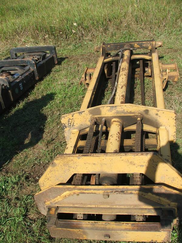 lot 33 image: 30 Allis Chalmers Tractor Mast