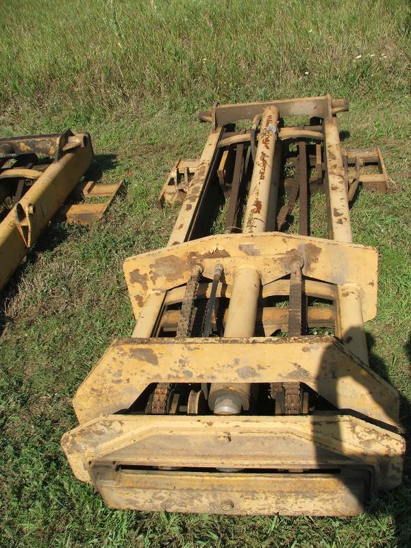 lot 34 image: 30 Allis Chalmers Tractor Mast