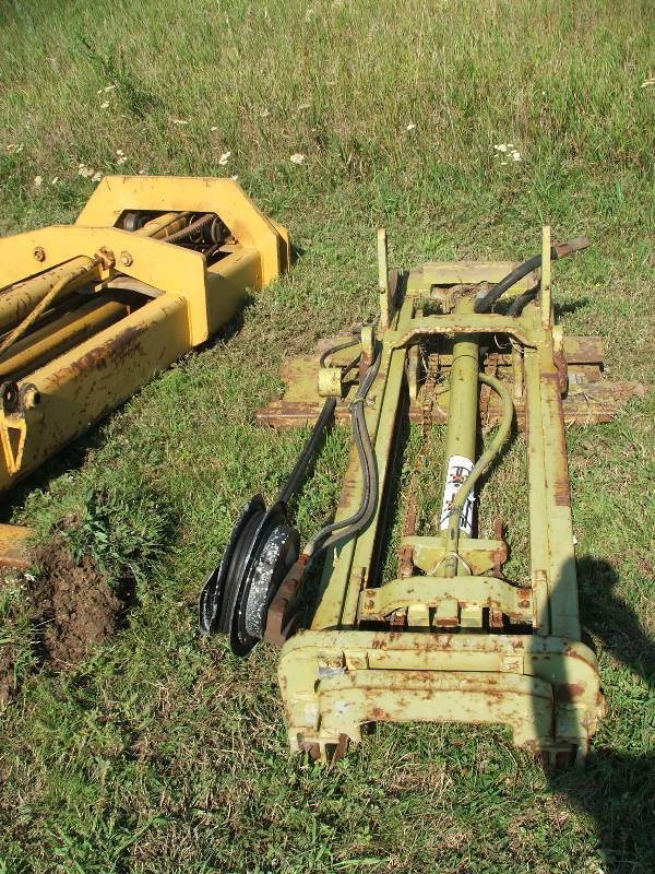 lot 36 image: Clark forklift mast