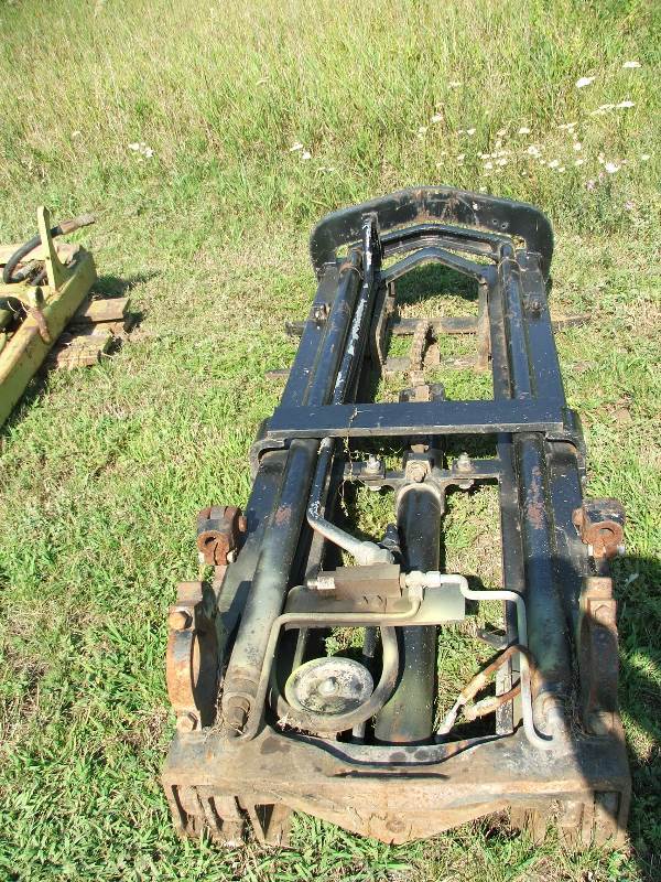 lot 37 image: 5000lb Forklift triple mast