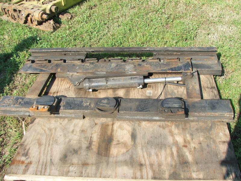 lot 40 image: 60 wide Cascade Class 4 Sideshifter