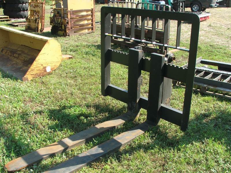 lot 42 image: Class 4 Fork Carriage with LBR and 60 forks
