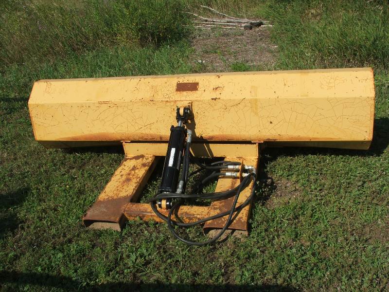lot 44 image: 8 Foot Forklift Snow Bucket with 2.75x9 fork pockets