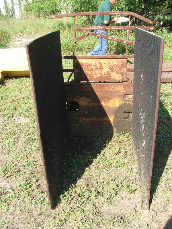 lot 46 image: Long Reach Carton Clamp