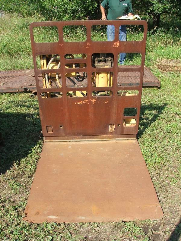 lot 47 image: Long Reach Push Pull Attachment