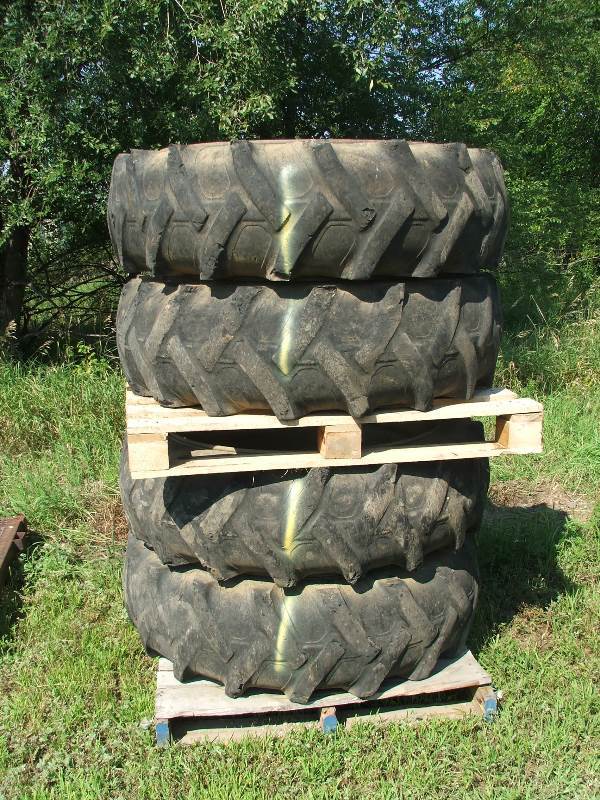 lot 52 image: Solid Tires on Rims from Ingersoll Rand VR642