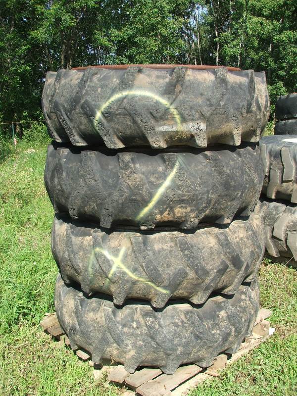 lot 53 image: Solid Tires on Rims from Ingersoll Rand VR642