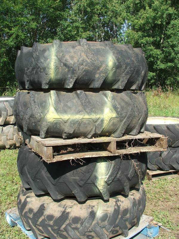 lot 55 image: Solid Tires on Rims from Ingersoll Rand VR642