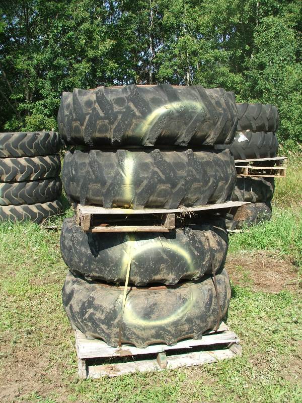 lot 57 image: Solid Tires on Rims from Ingersoll Rand VR642