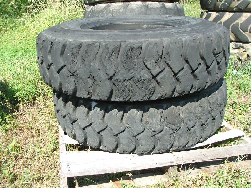 lot 60 image: Pair of 20 ply 12.00x20 Tires