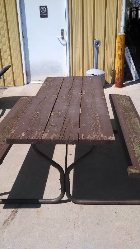 lot 68 image: Picnic Table 6