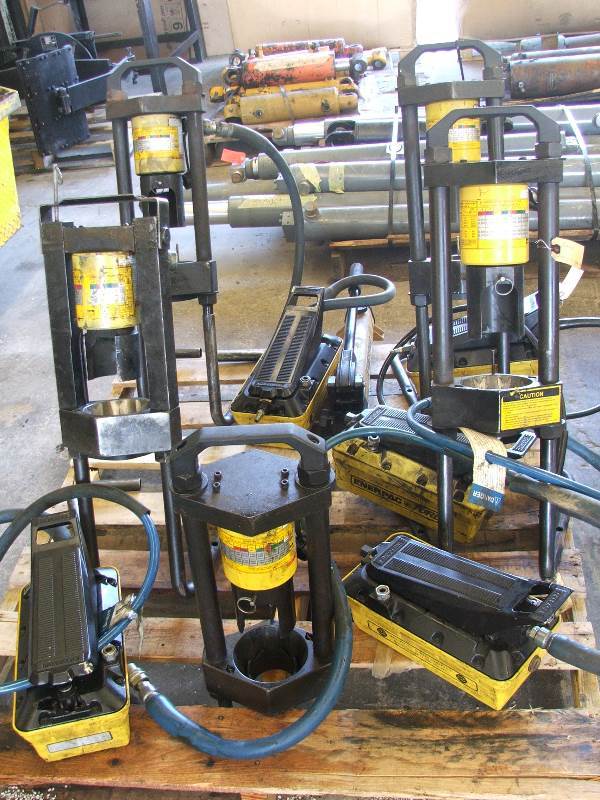 lot 76 image: Lot of 5 Hydraulic Fitting presses