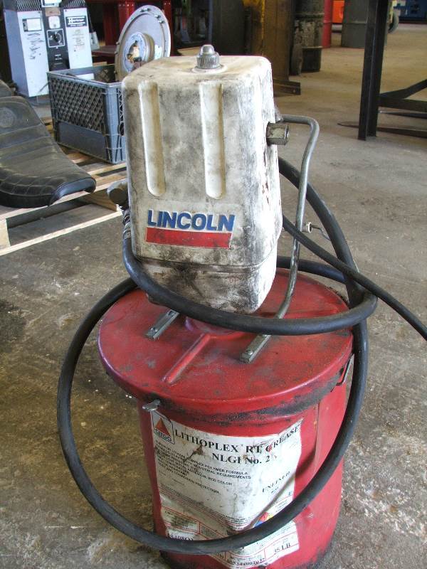 lot 78 image: Lincoln Pneumatic Grease Pump and grease
