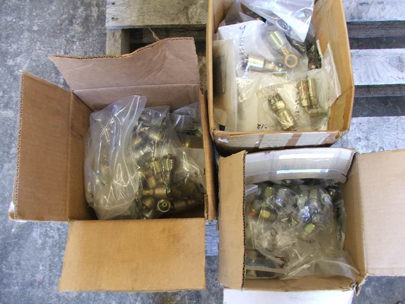 lot 85 image: 3 boxes of new hydraulic hose fittings