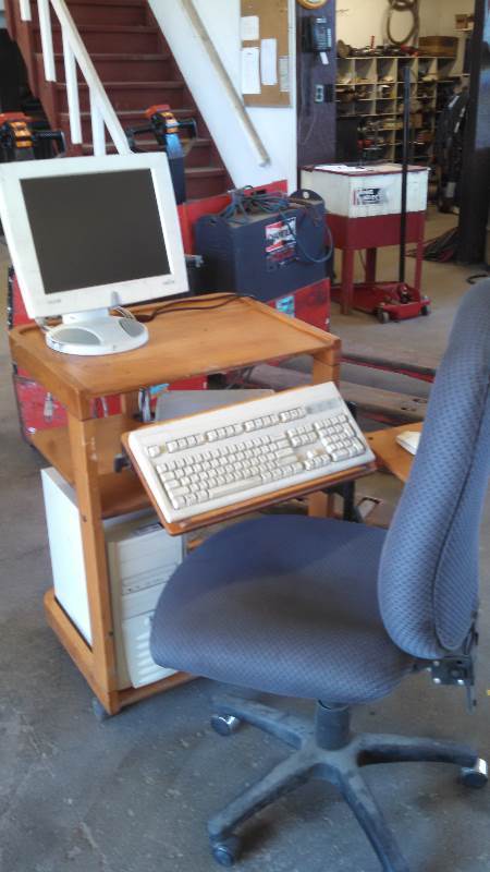 lot 90 image: Computer with stand and chair