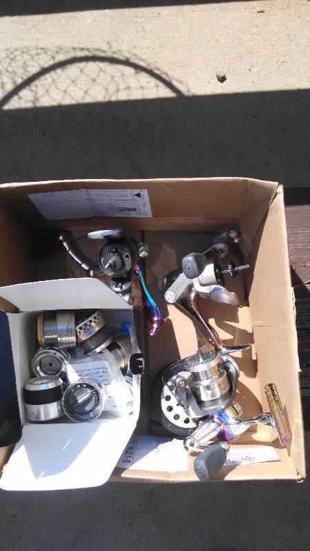 lot 99 image: Lot of fishing reels