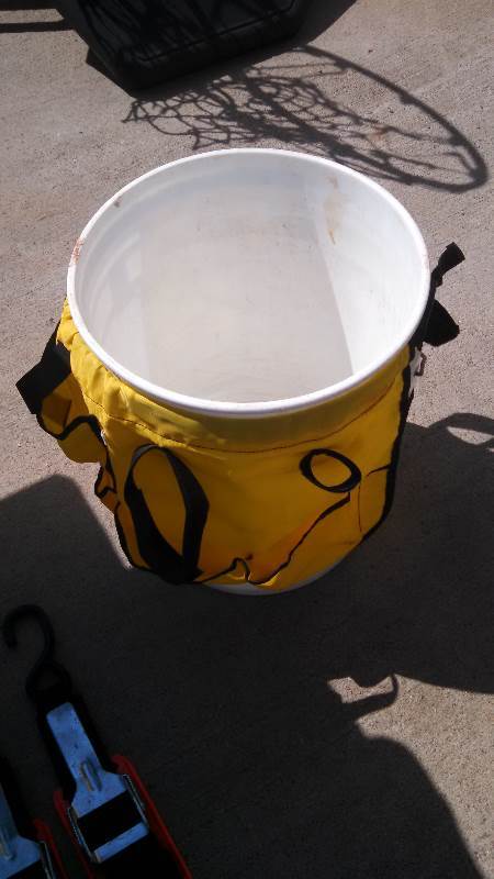 lot 102 image: 5 Gallon Ice Fishing Bucket