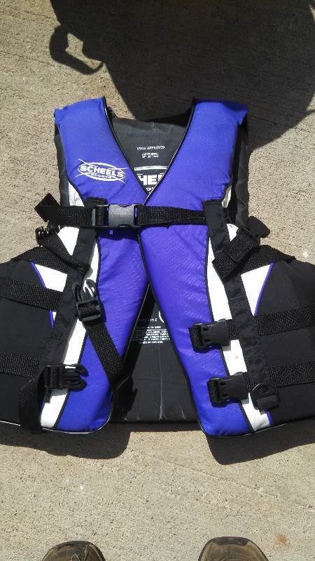 lot 103 image: Adult life vest
