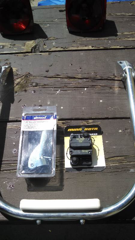 lot 106 image: Assorted Boat  Marine parts