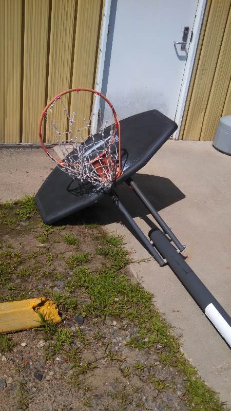 lot 109 image: Basketball hoop and pole