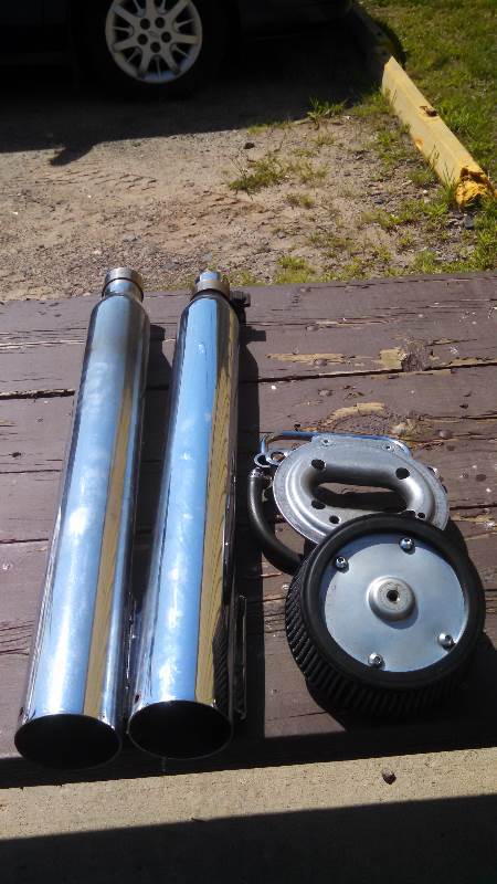 lot 111 image: Harley Pipes and Air Cleaner
