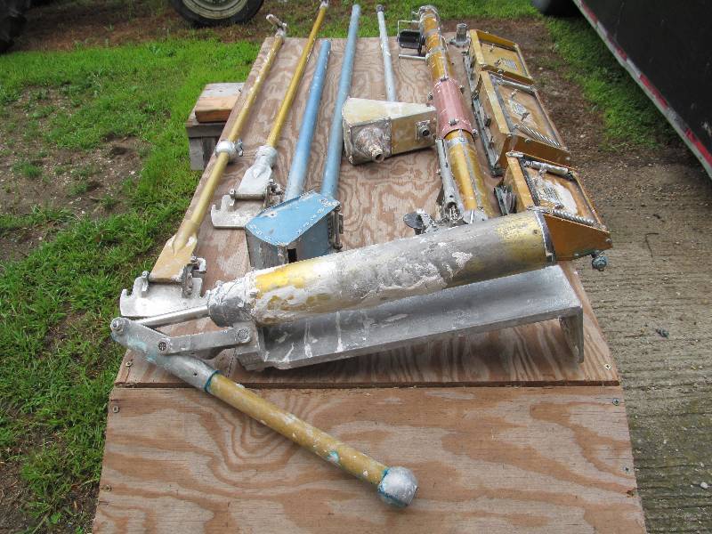 lot 31 image: Drywall Taping kit