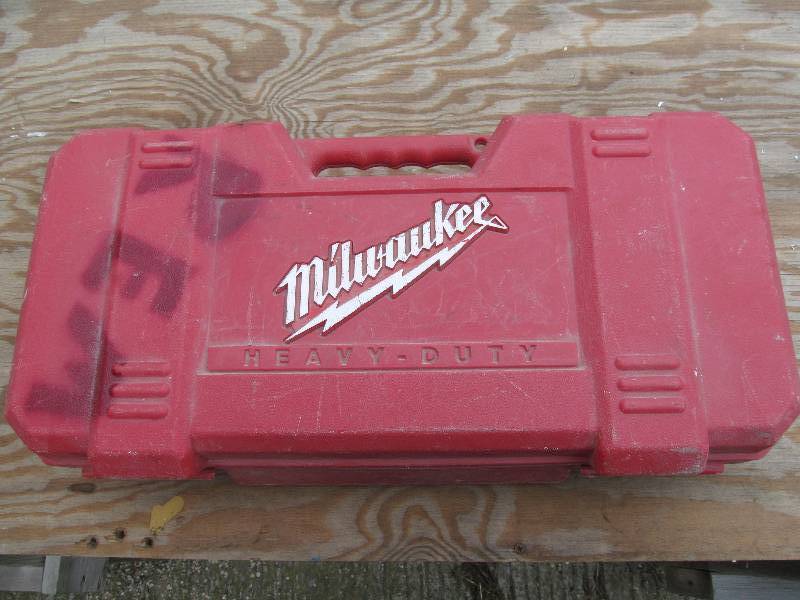 lot 6 image: Milwaukee Saw