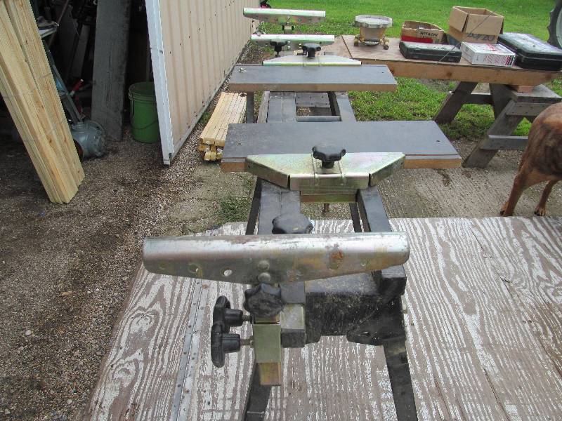 lot 13 image: CuttingGrip Stand