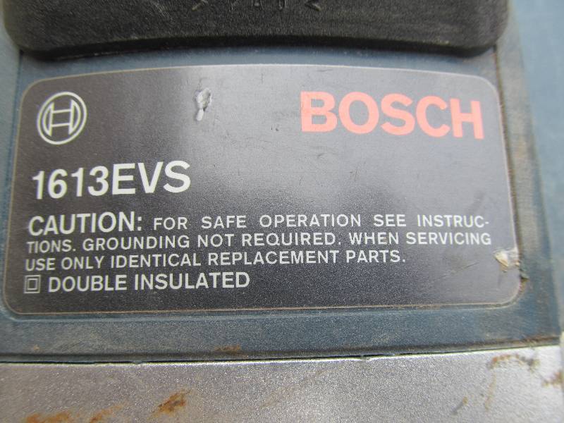 lot 17 image: Bosch Router